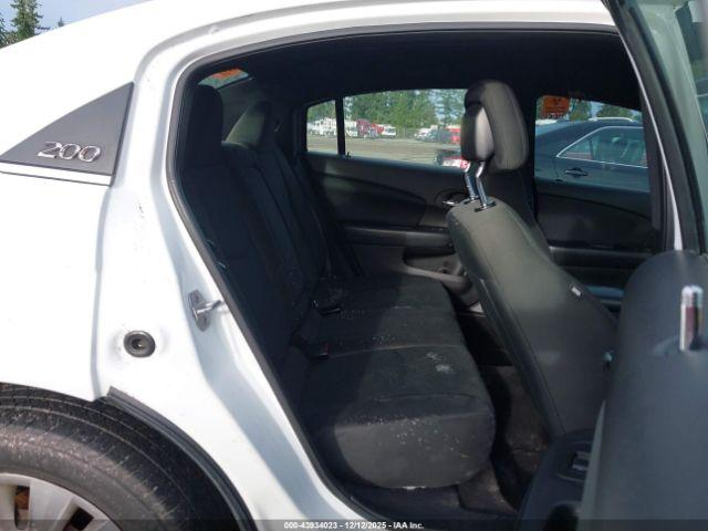 Chrysler 200 Lx Image 7