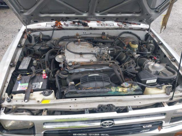 Toyota Pickup Image 14