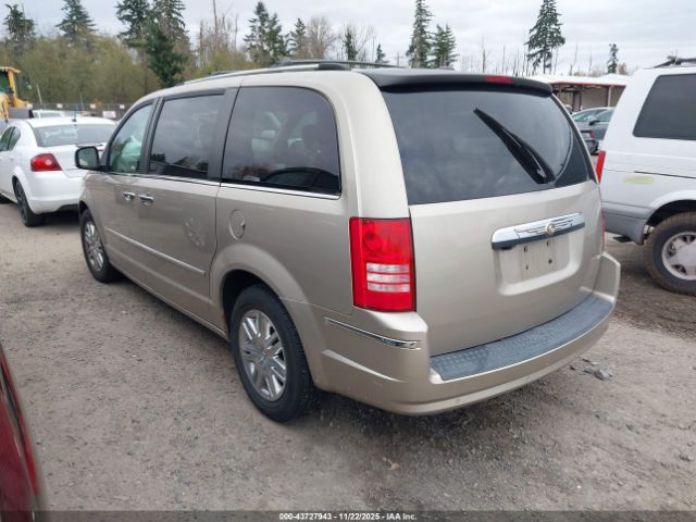 Chrysler Town & Country Limited Image 10