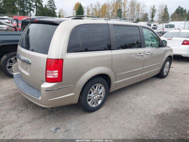 Chrysler Town & Country Limited Image 8