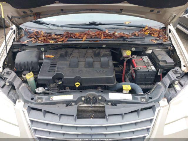 Chrysler Town & Country Limited Image 3