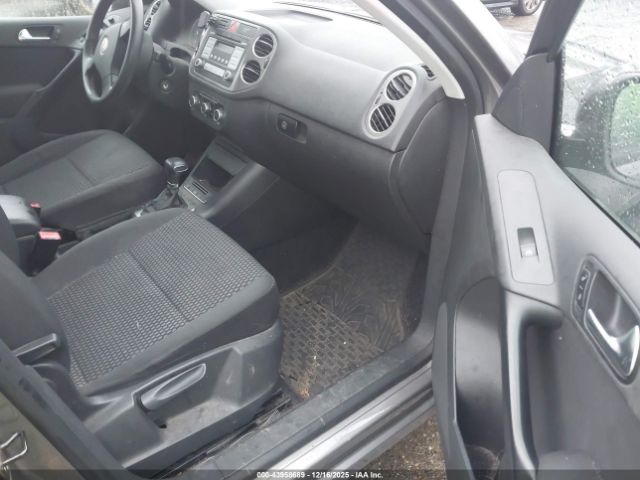 Volkswagen Tiguan S Image 5