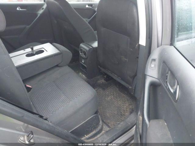 Volkswagen Tiguan S Image 10