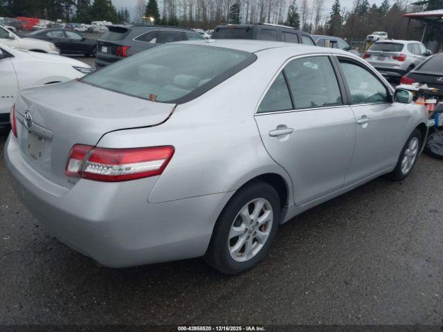 Toyota Camry Le Image 3