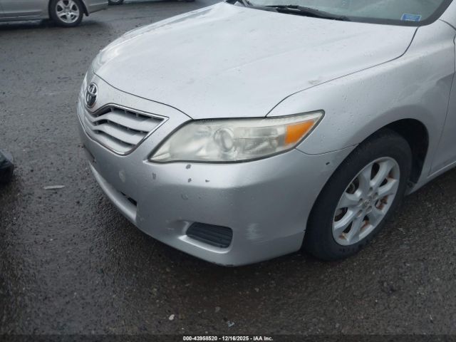 Toyota Camry Le Image 5