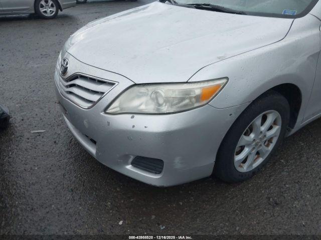 Toyota Camry Le Image 5