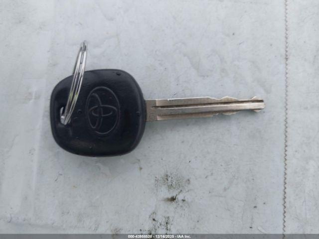 Toyota Camry Le Image 8