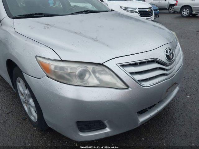 Toyota Camry Le Image 12