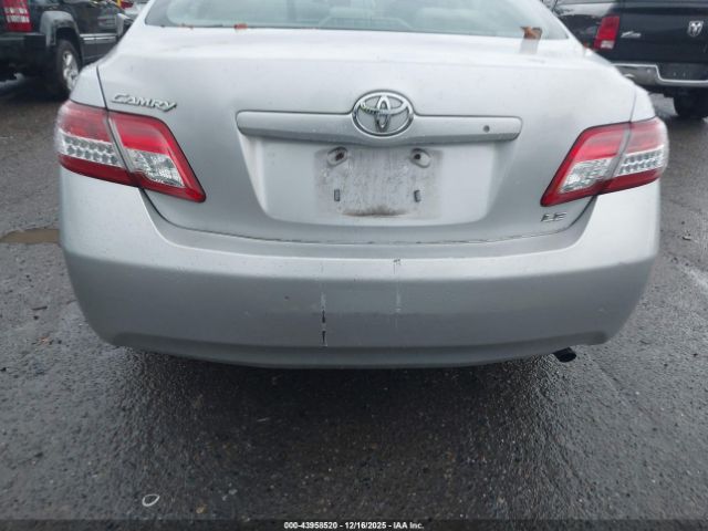 Toyota Camry Le Image 13