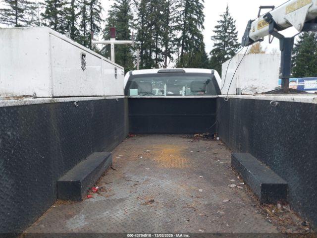 Ford F-350 Xl Image 2