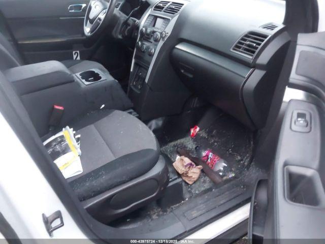 Ford Utility Police Intercepto Image 4