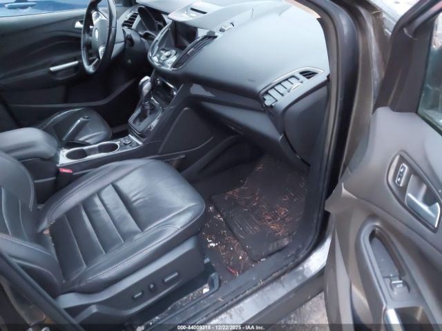 Ford Escape Titanium Image 2