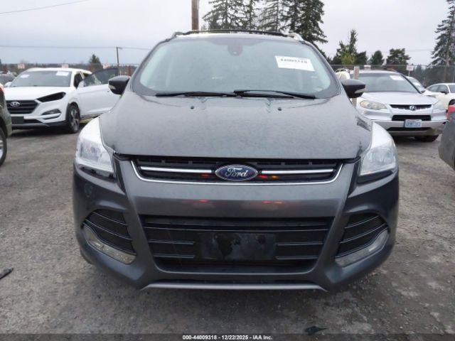 Ford Escape Titanium Image 3