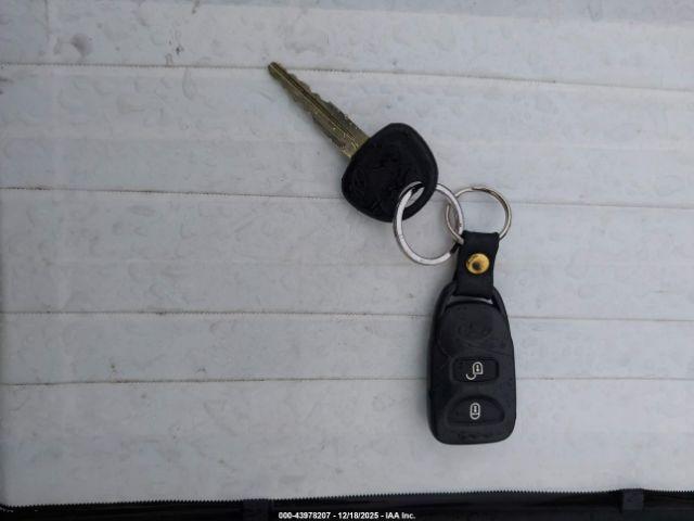 Hyundai ACCENT Se Image 12