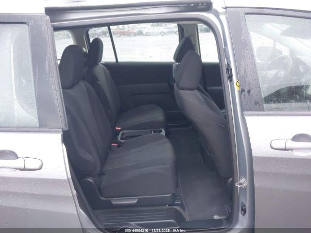 Mazda Mazda5 Sport Image 3