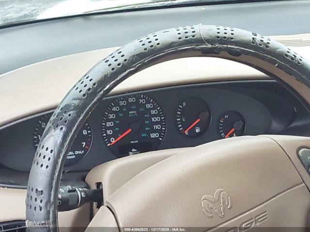 Dodge Stratus Image 8