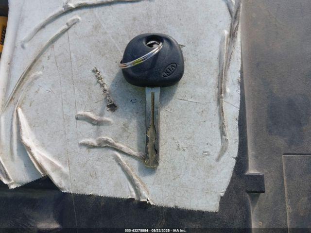 Kia Optima Lx Image 2