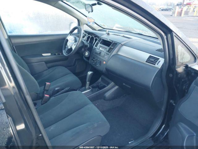 Nissan Versa 1.8s Image 8