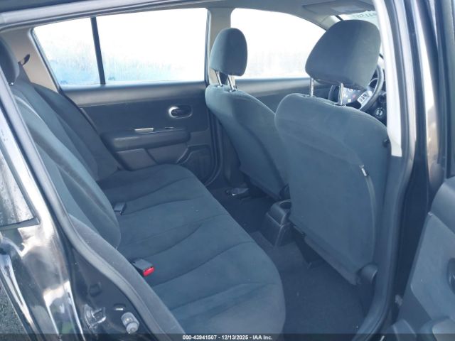 Nissan Versa 1.8s Image 10