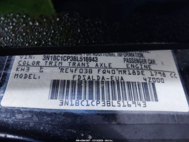 Nissan Versa 1.8s Image 3