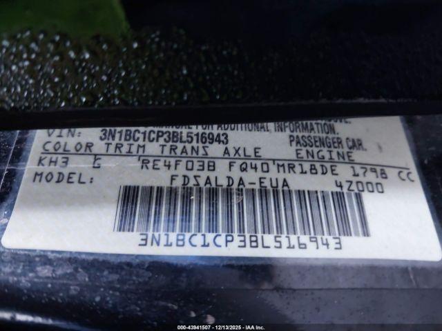 Nissan Versa 1.8s Image 3