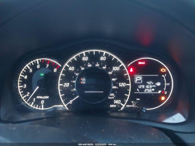 Nissan Versa Image 5