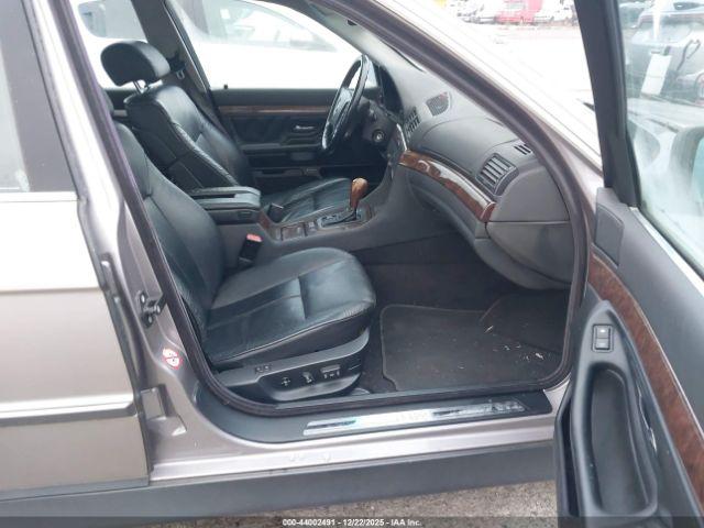 BMW 7 Series Image 3