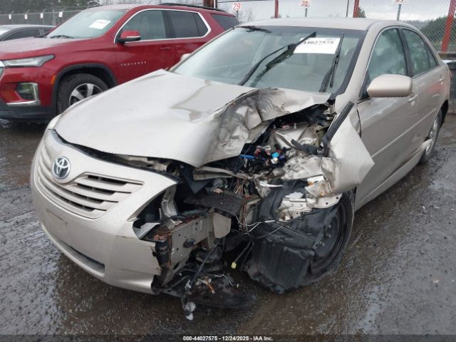 Toyota Camry Le Image 10