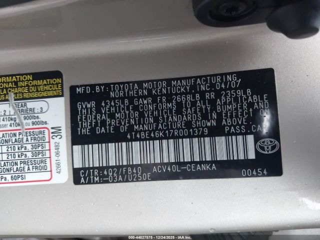 Toyota Camry Le Image 11