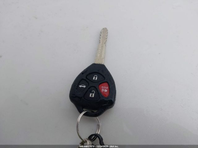 Toyota Camry Le Image 3