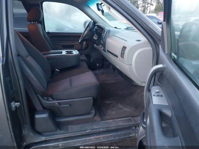 Chevrolet Silverado 1500 Ls Image 2