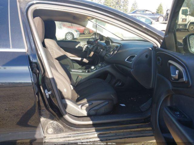 Chrysler 200 Limited Image 3