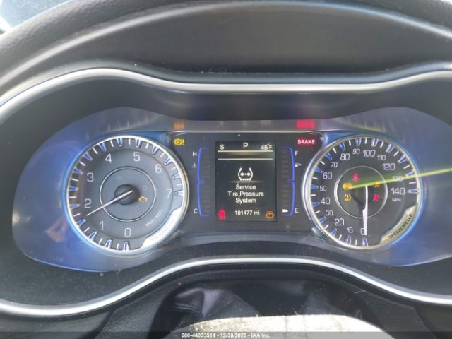 Chrysler 200 Limited Image 7