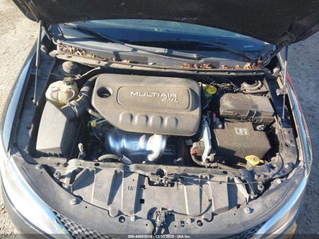 Chrysler 200 Limited Image 8