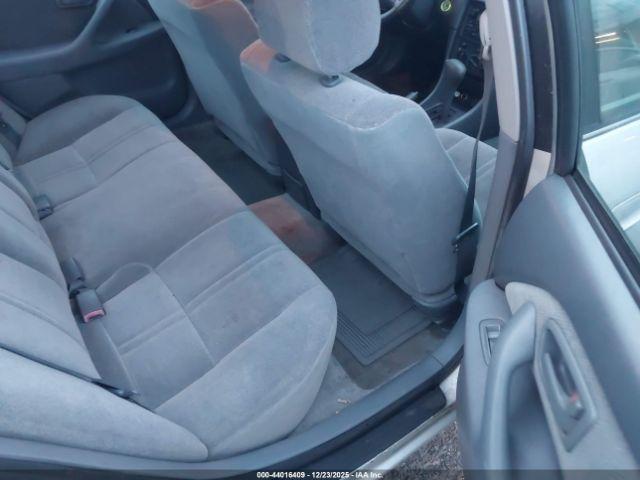 Toyota Camry Ce Image 4