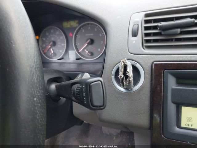 Volvo S40 2.4i Image 11