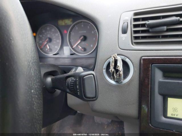 Volvo S40 2.4i Image 11