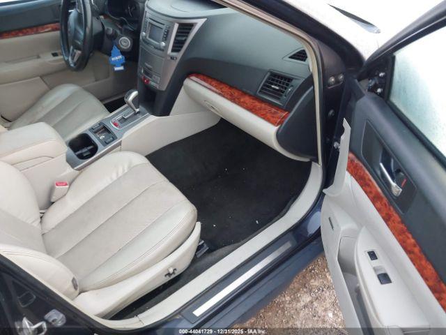 Subaru Outback 2.5i Limited Image 6