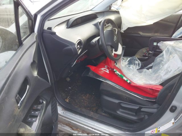 Toyota Prius Three Image 4