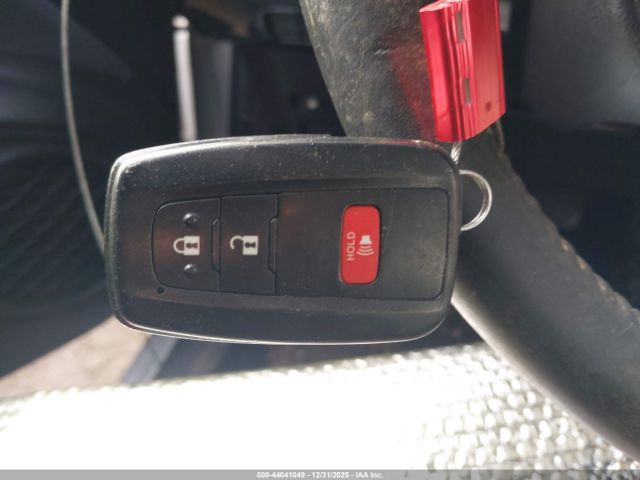 Toyota Prius Three Image 10