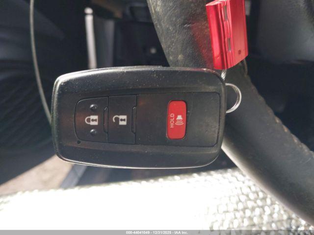 Toyota Prius Three Image 10