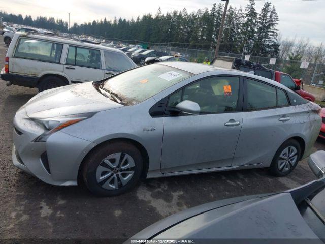 Toyota Prius Three Image 18