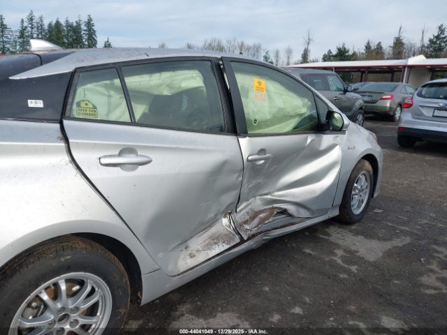 Toyota Prius Three Image 11