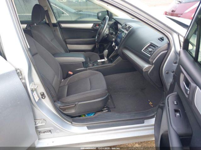 Subaru Legacy 2.5i Premium Image 4