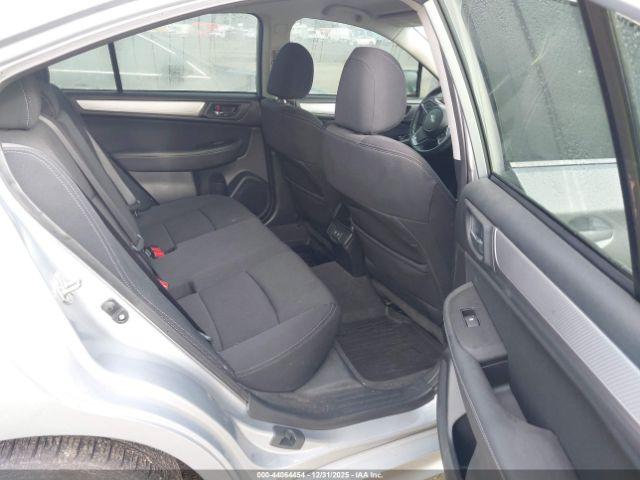 Subaru Legacy 2.5i Premium Image 12
