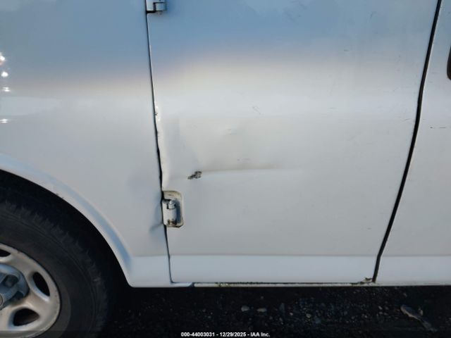 Chevrolet Express Work Van Image 14
