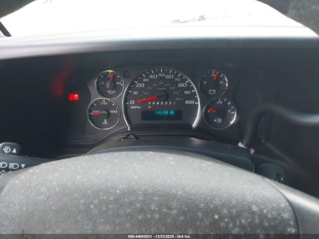 Chevrolet Express Work Van Image 6