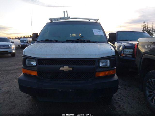 Chevrolet Express Work Van Image 2