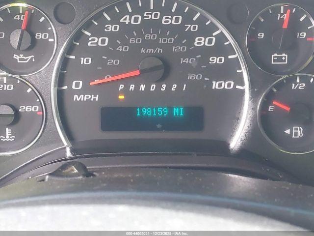 Chevrolet Express Work Van Image 12