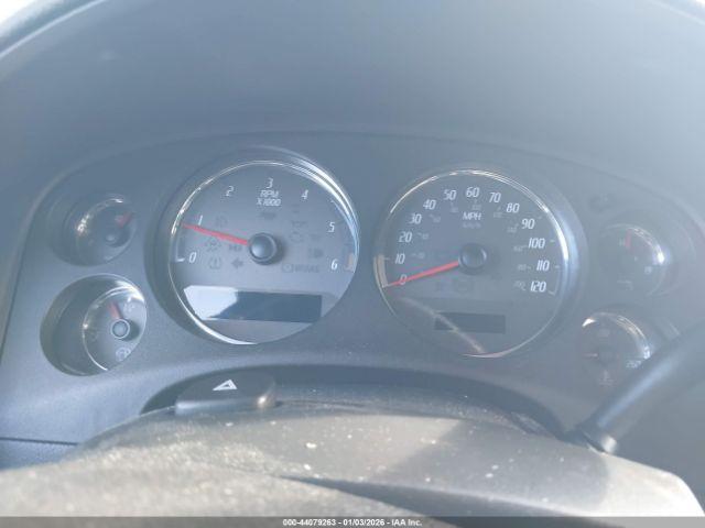 GMC Yukon Denali Image 5